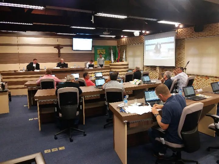 Câmara retoma trabalhos com sessão nesta terça-feira
