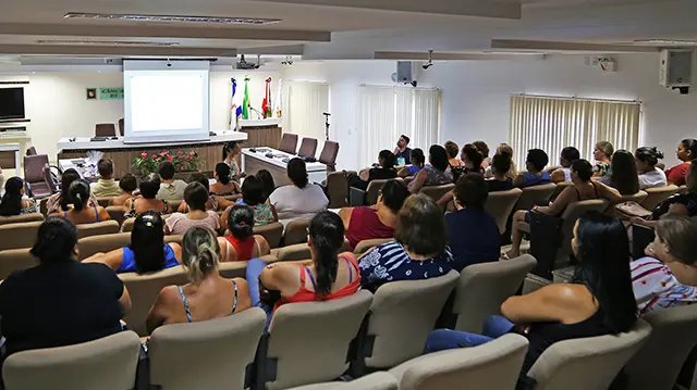 Capacitação para merendeiras e serventes das escolas em Guabiruba
