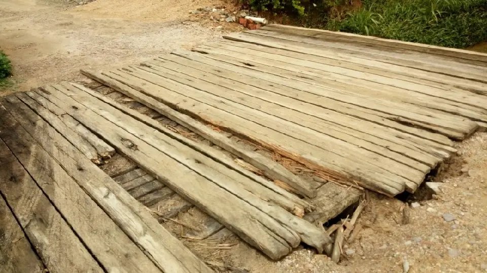 Moradores temem por segurança de ponte no Primeiro de Maio
