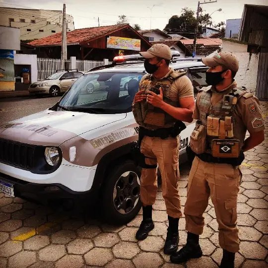 Homem &eacute; preso durante abordagem policial em Brusque