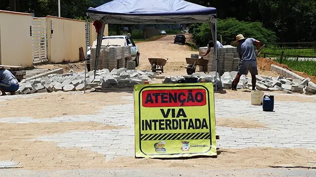 Obras nas ruas Irineu Bolognini e Alberto Reichert