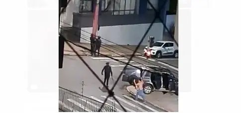 Bandidos sitiam cidade, fazem ref&eacute;ns e ateam fogo para assaltar