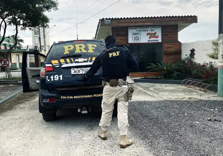PRF prende homem procurado por assassinato 