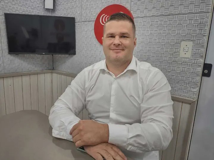 (V&iacute;deo) Delegado Fernando de Faveri alerta para a pr&aacute;tica de golpes em Brusque