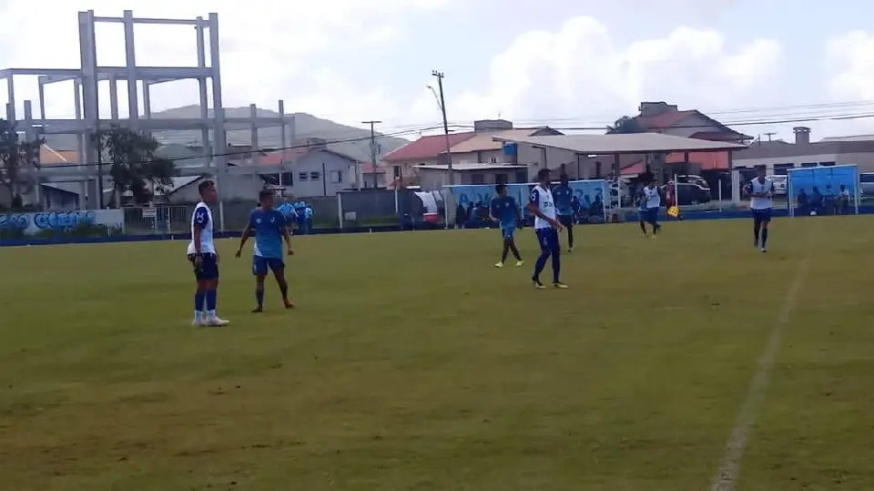 Carlos Renaux sai na frente, mas cede empate ao Ava&iacute;
