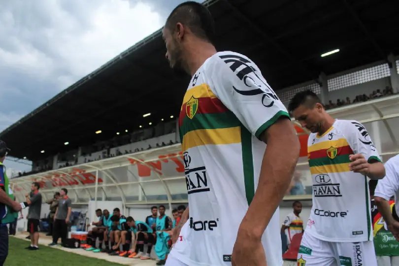 Brusque pede e CBF volta atrás e mantém estreia para as 20h30