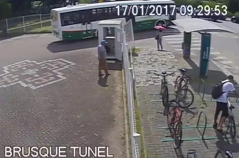 Furto de bicicleta é flagrado no Terminal Urbano