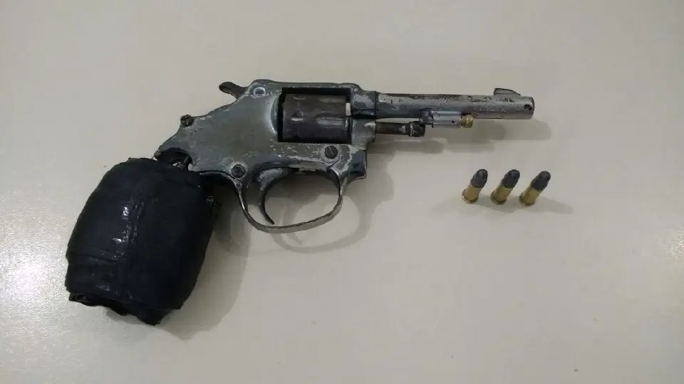 Menor é levado à DP por estar com arma de fogo