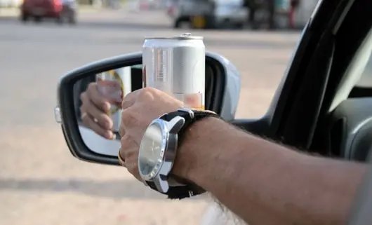 Homem é levado para a DP por suspeita de embriaguez após acidente