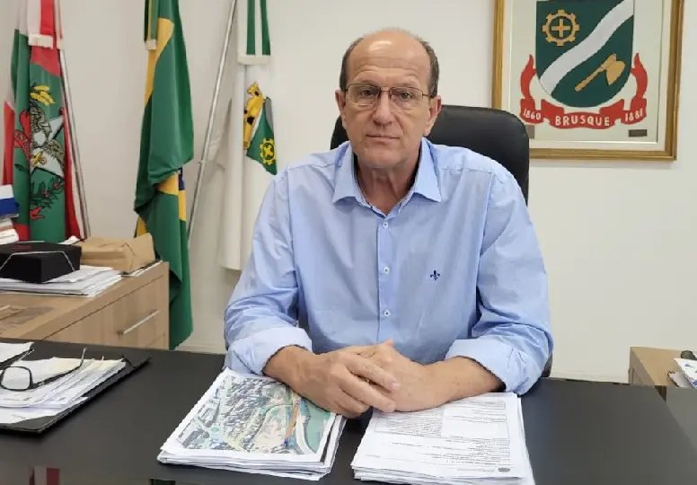 Vequi se licencia e pastor Gilmar assume Prefeitura