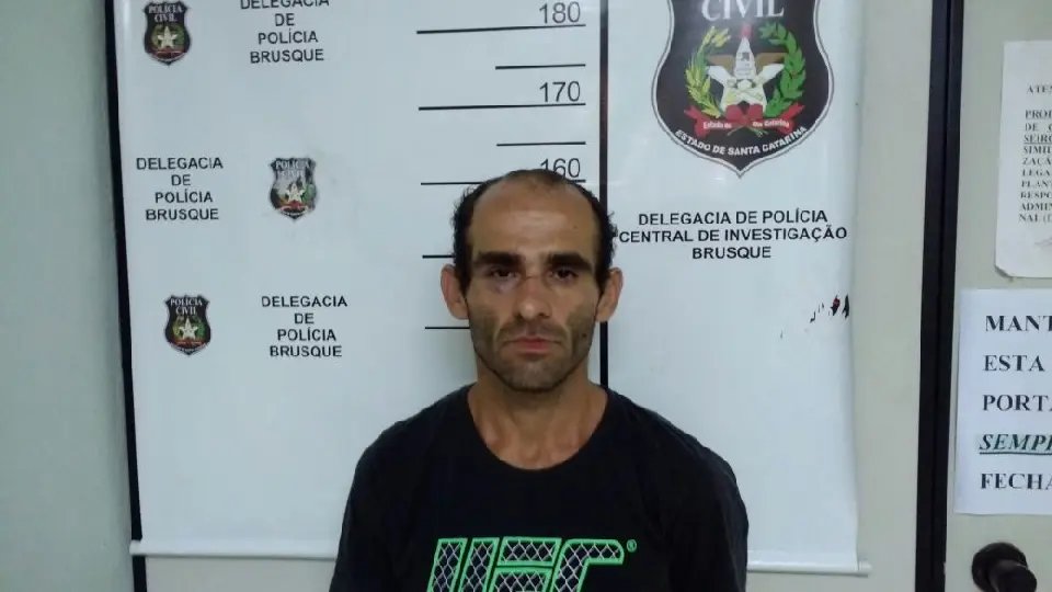 Homem é pego em flagrante ao tentar furtar moto