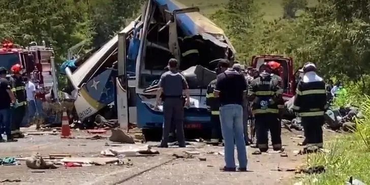 Acidente em S&atilde;o Paulo deixa mais de 40 mortos