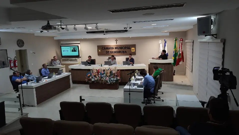 (V&iacute;deo) Vereadores discutem problemas de atendimento m&eacute;dico no Aymor&eacute;