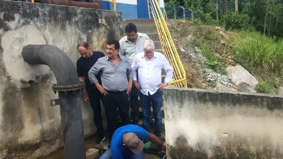 Prefeitura assina 2 decretos por conta da falta de água potável