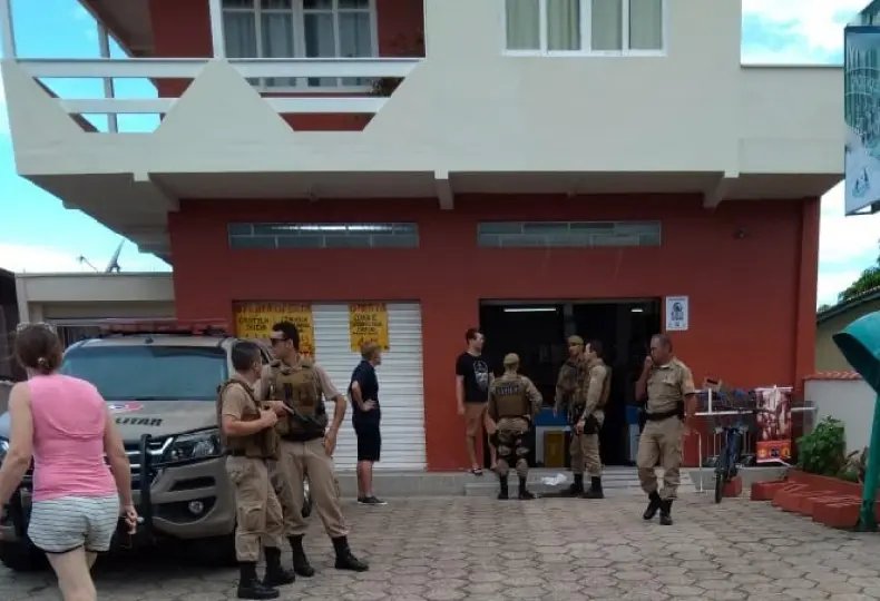 Proprietário de mercado reage a assalto e mata bandido