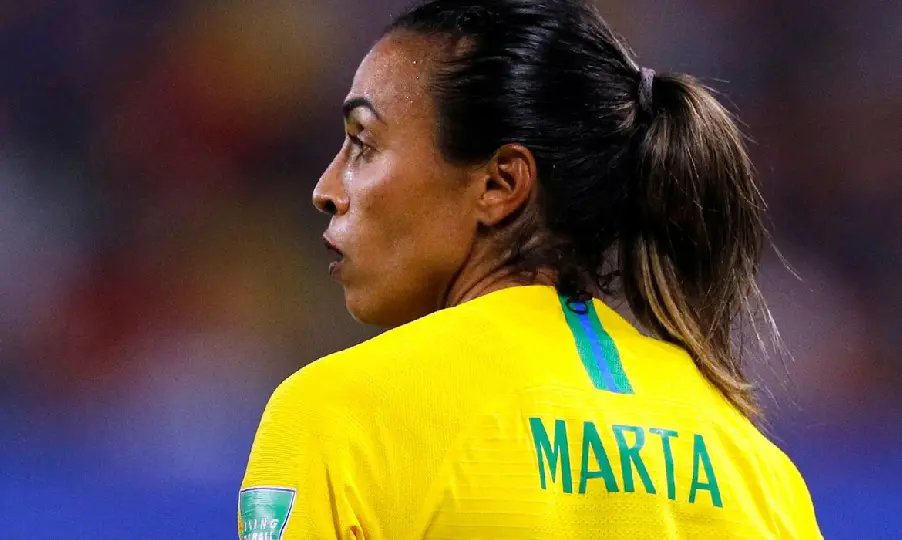Marta &eacute; cortada da sele&ccedil;&atilde;o feminina ap&oacute;s testar positivo para covid