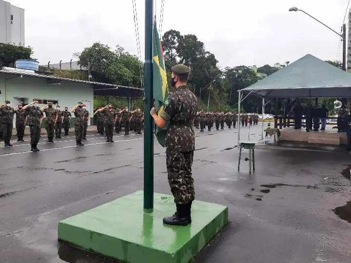 Ato solene marca Dia da Bandeira no Tiro de Guerra