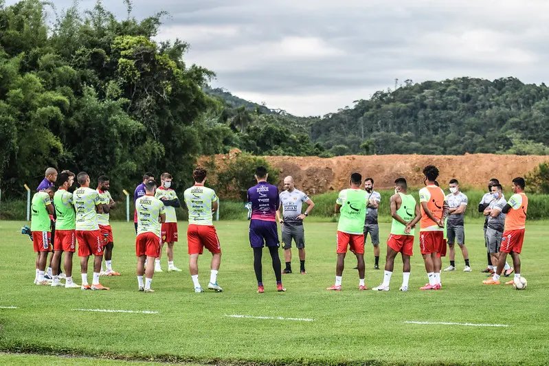 Brusque est&aacute; definido, mas tem desfalques