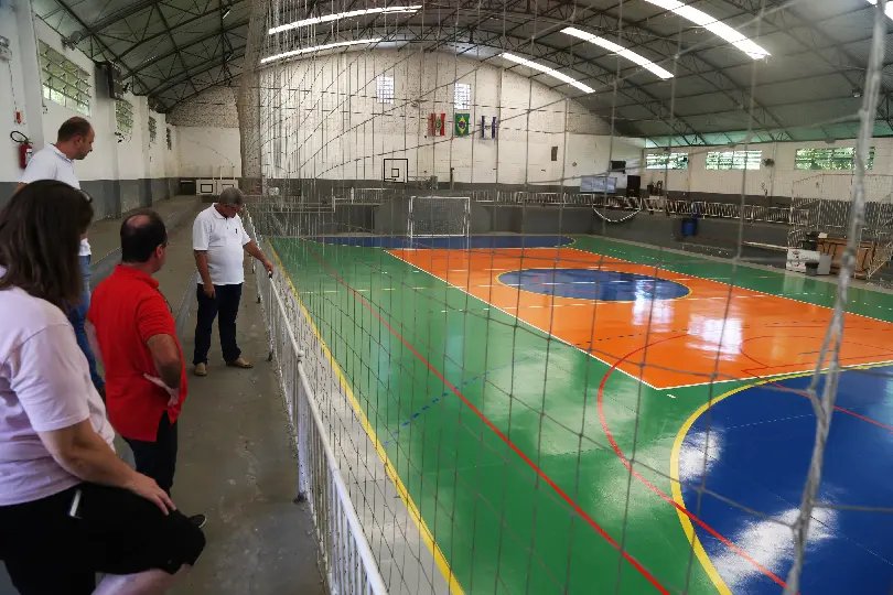 Quadra do Ginásio Municipal João Schaefer recebe pintura