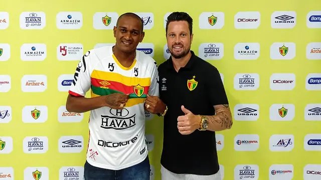 Brusque contrata atacante Isac