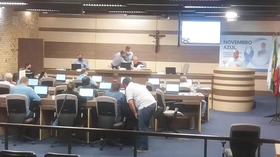 Sess&atilde;o vai de elogios a cr&iacute;ticas sobre o resultado das urnas