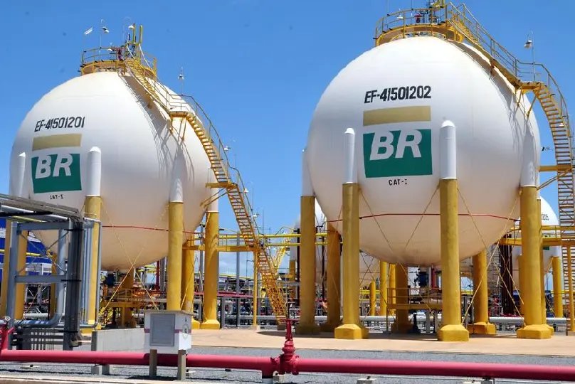 Gasolina vendida nas refinarias está mais barata hoje