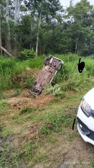 Motorista sai da pista e capota no Lageado Baixo