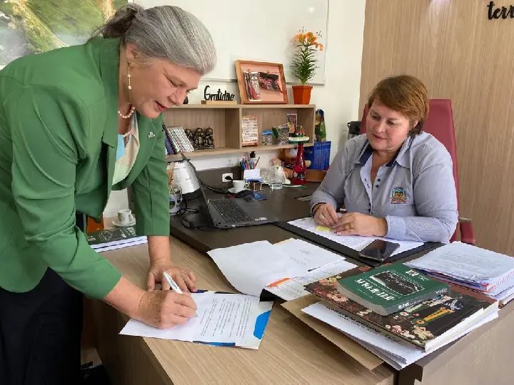 Unifebe firma termo de compromisso com Anit&aacute;polis para desenvolvimento de projetos em prol do desenvolvimento regional 