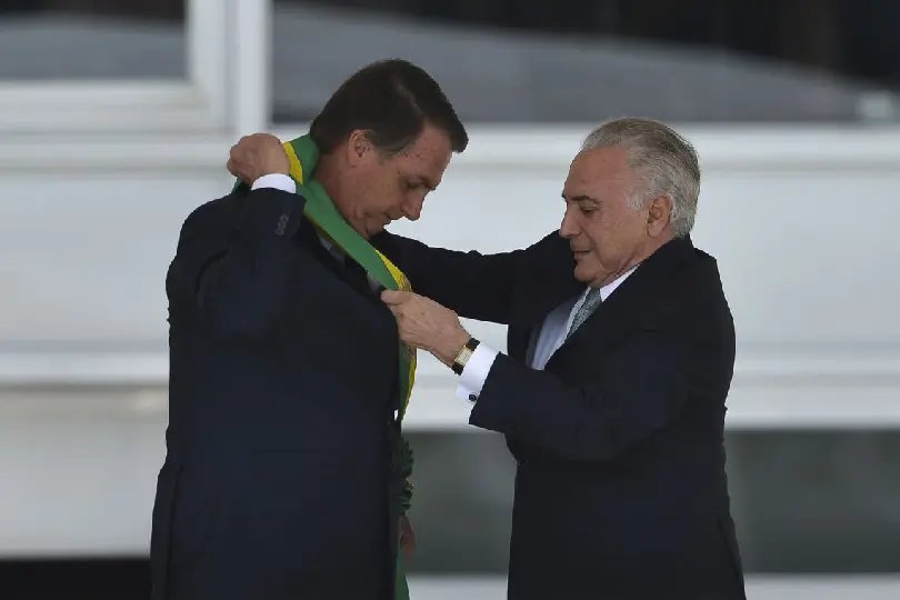 Bolsonaro defende fim de corrupção e de vantagens