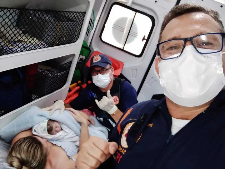 Samu auxilia gestante em trabalho de parto, no Bateas