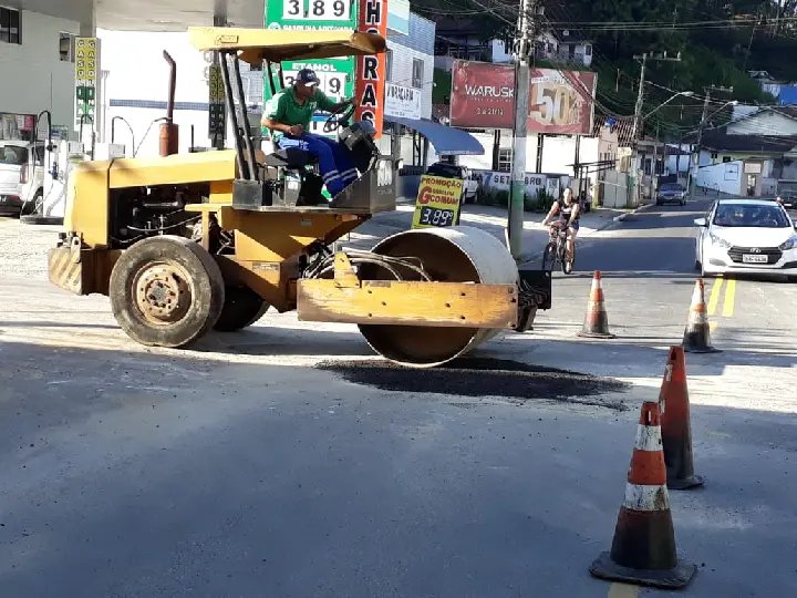 Prefeitura realiza consertos em diversas vias de Brusque