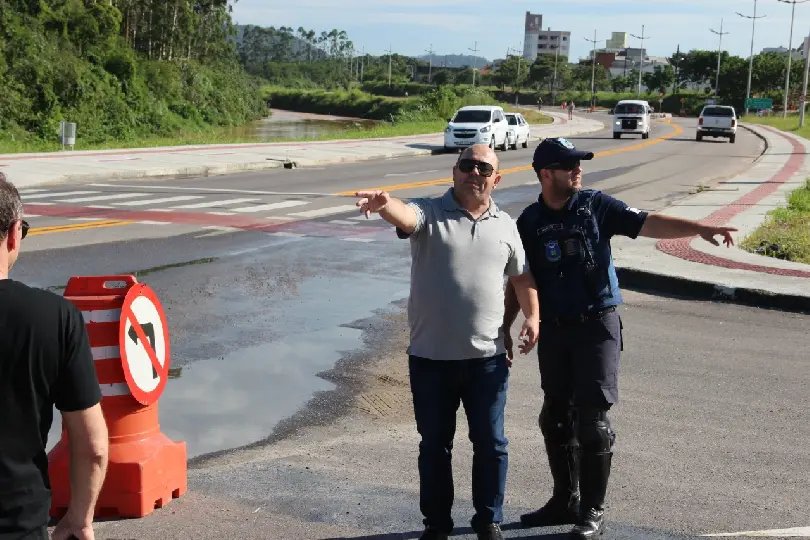 Vequi supervisiona obras e mudanças do trânsito 