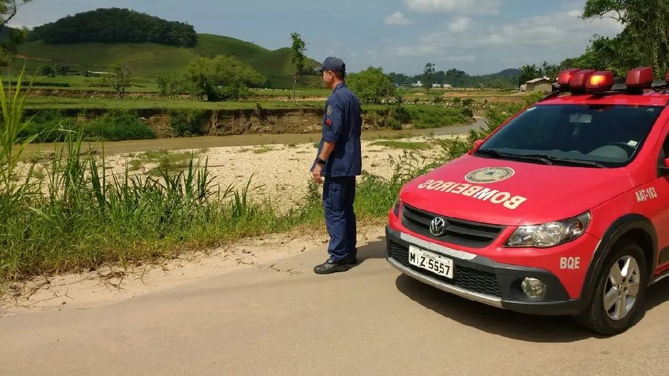 Bombeiros realizam rondas no Rio Itajaí-Mirim