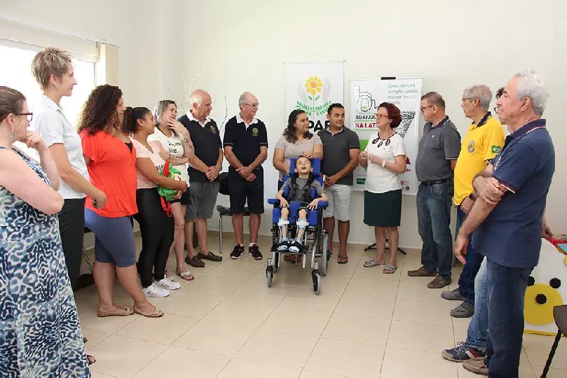 Projeto contempla nona pessoa com cadeira de rodas