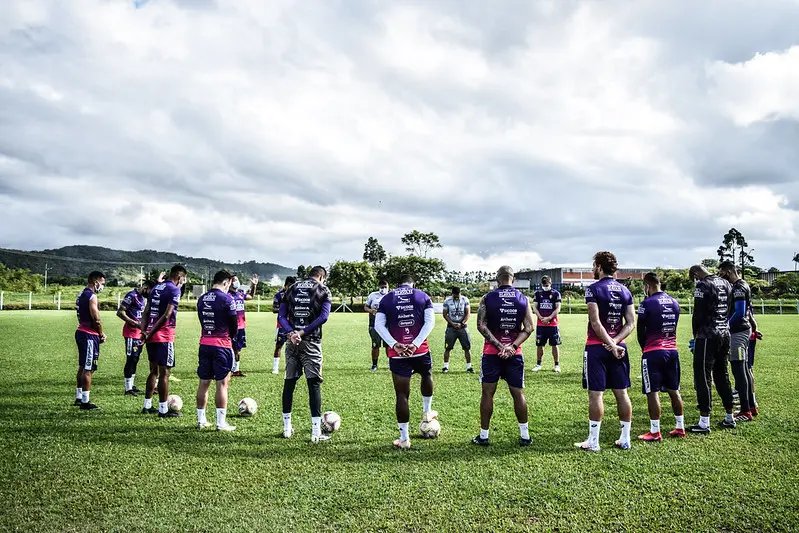 Fio volta a ser relacionado no Brusque FC