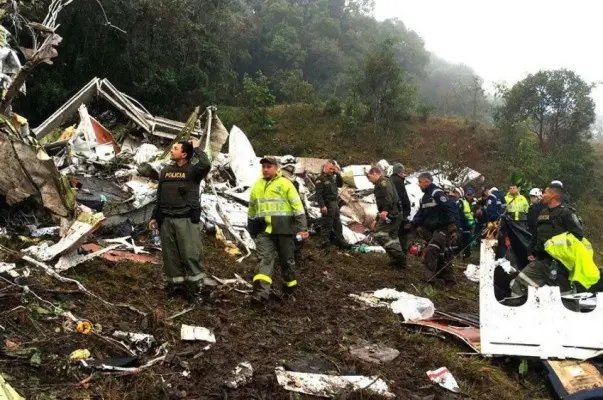 Autoridades colombianas divulgaram versão oficial sobre queda do avião da Lamia