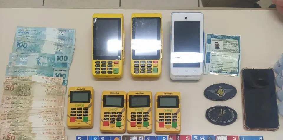 Homem &eacute; preso por se passar por funcion&aacute;rio de banco e recolher cart&otilde;es das v&iacute;timas