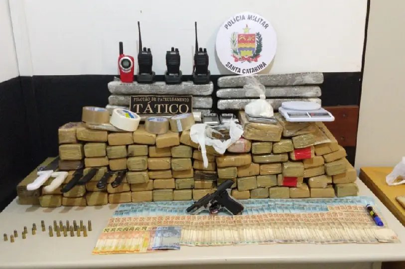 PPT apreende 79 kg de maconha e prende seis traficantes