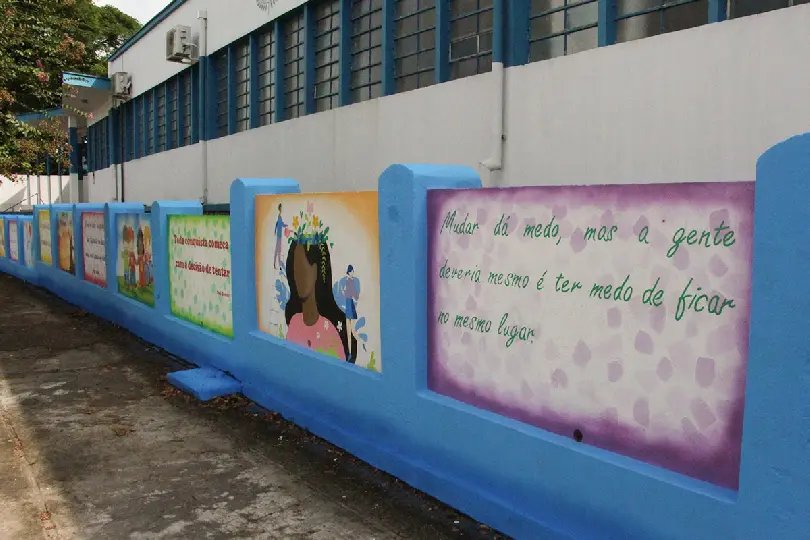 Em a&ccedil;&atilde;o de colaboradores e alunos, Apae realiza pintura de muro da institui&ccedil;&atilde;o