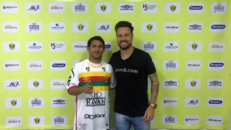 Brusque apresenta o atacante Weverton 