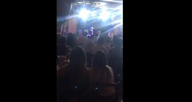 V&iacute;deo: Delegado sobe no palco e interrompe festa