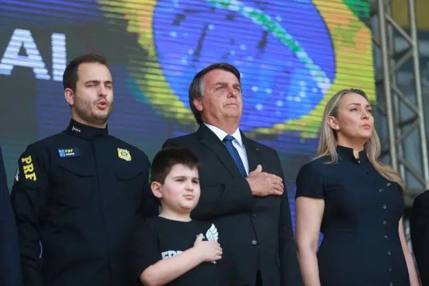 Governadora acompanha formatura da PRF ao lado do presidente Bolsonaro