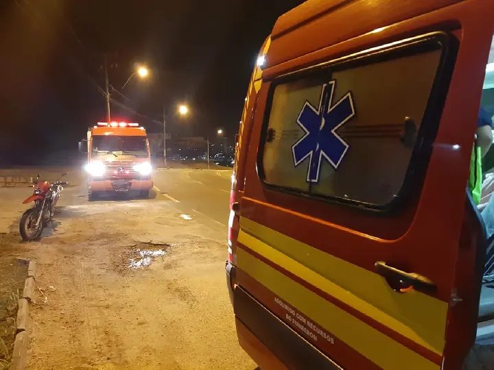 Choque entre duas motos deixa motociclista ferido na Ant&ocirc;nio Heil