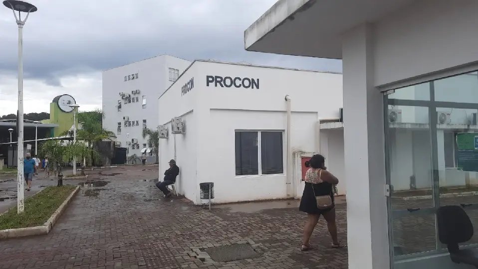 (V&Iacute;DEO)  &ldquo;Regra &eacute; o que est&aacute; no contrato", diz Procon sobre alugueis