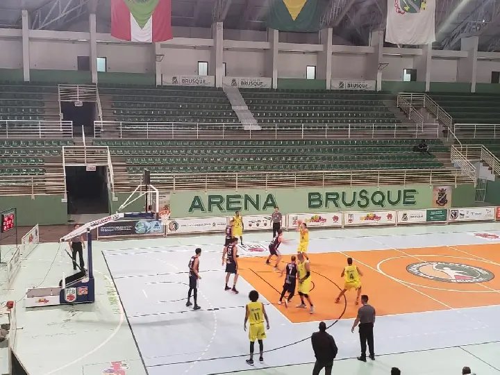 Brusque Basquete perde na abertura do Estadual