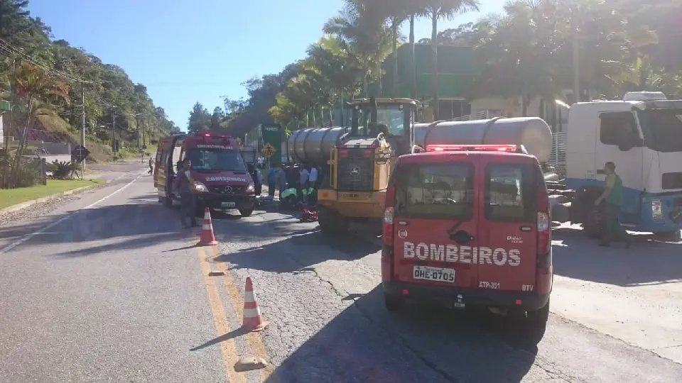 Homem é atropelado por carreta na rodovia