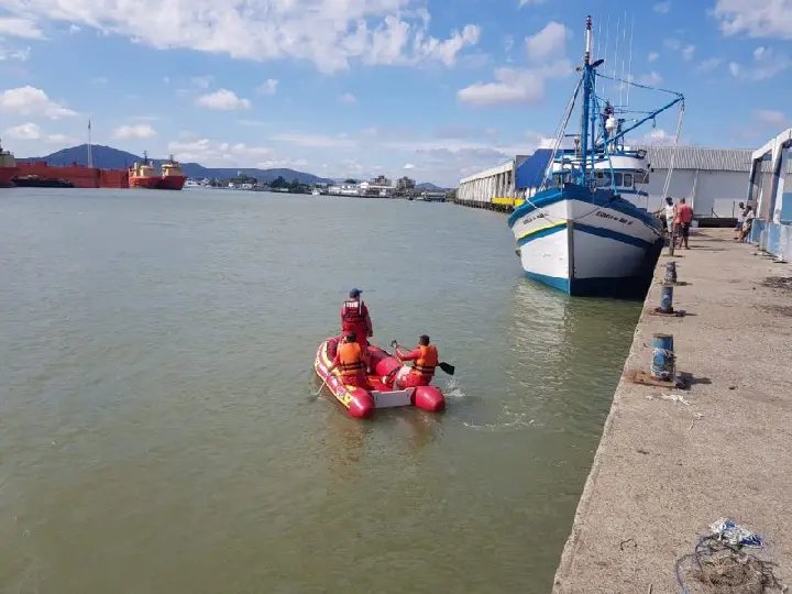 Corpo de jovem desaparecido &eacute; encontrado no Rio Itaja&iacute; A&ccedil;u