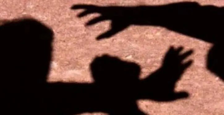 Homem que fugiu de acidente tem perna quebrada por agressores