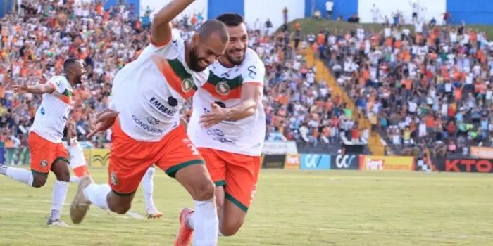 Cambori&uacute; vence Figueirense e chega &agrave; final do Catarinense 