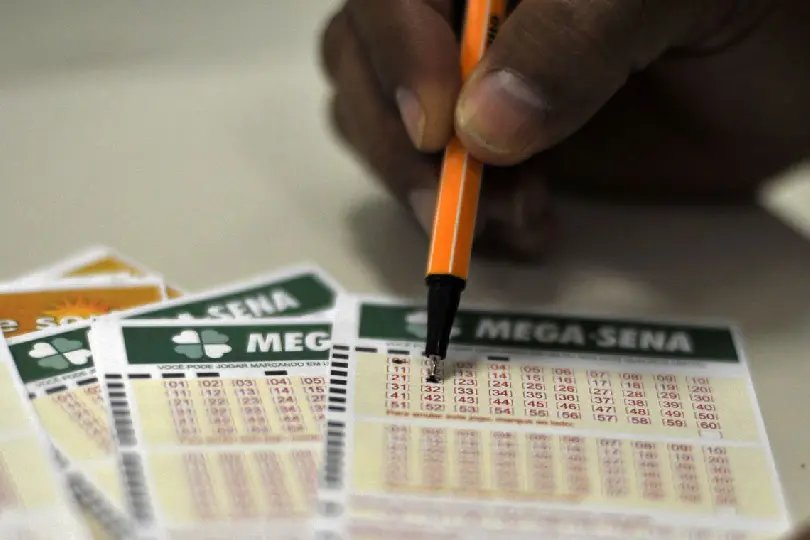 Mega-Sena acumula e pode pagar R$ 10 milhões na terça